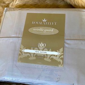 Royal Velvet Wrinkle Guard Queen Sheet Set